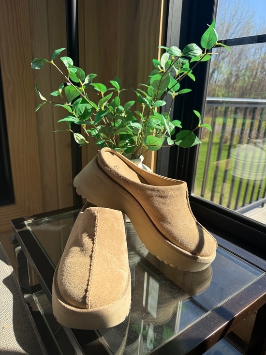 UGG Shoes - UGG Suede Platform Mule Slides in Tan - Women Shoes